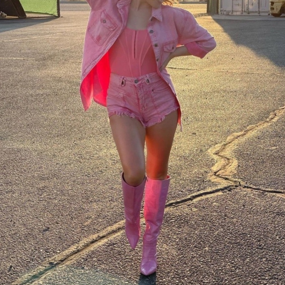 Retrofête Tessa Vintage Pink Distressed Raw Hem Festival Jean Short 26 High Rise - Picture 16 of 16
